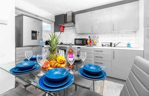 The Westside Apartment | 2 Bedroom Birmingham City Centre Apartment with Free Parking I Pool Tablenn