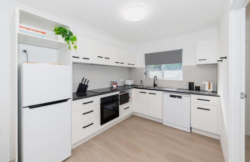 Pimlico Apartment | 2-Bedroom Comfort near Mater Hospital Pimlico