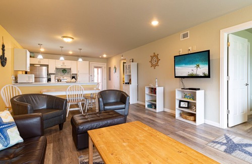 Port Aransas Condo | 2-bedroom condo in Port Aransas with AC, complete with Margarita Station!