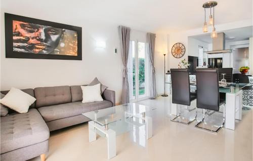 Cala Bona Apartment | 2 Bedroom Cozy Apartment In Cala Bona