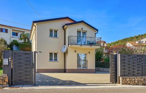 Rukavac House | 2 Bedroom Cozy Apartment In Rukavac