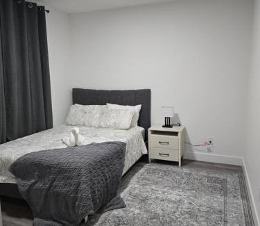Northeast Edmonton Apartment | 2 bedroom cozy suite in NW edmonton with separate entrance, FreeWifi, driveway Parking, Netflix, AC, airport pickup