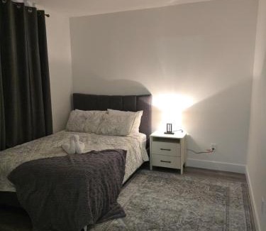 Northeast Edmonton Apartment | 2 bedroom cozy suite in NW edmonton with separate entrance, FreeWifi, driveway Parking, Netflix, AC, airport pickup