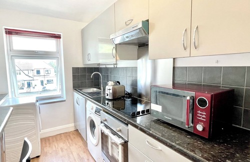 London Borough of Ealing Apartment | 2 bedroom entire flat, 15 min from tube station, family friendly