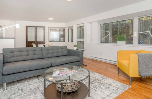 Fairview Apartment | 2-Bedroom Fairview Condo - Amazing Location