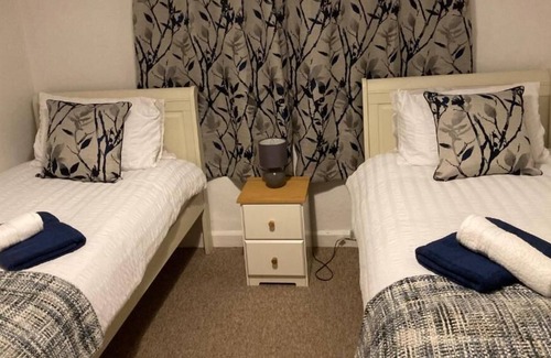 Holcot Villa | 2 Bedroom Holcot Cottage