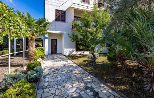 Milcetici Apartment | 2 Bedroom Lovely Apartment In Zidarici