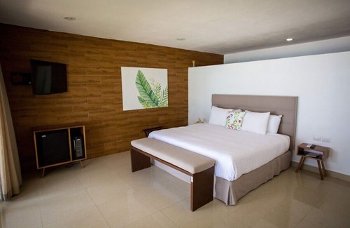 Villa Juarez Resort | 2-bedroom resort in fabulous Playa del Carmen with fitness room, AC