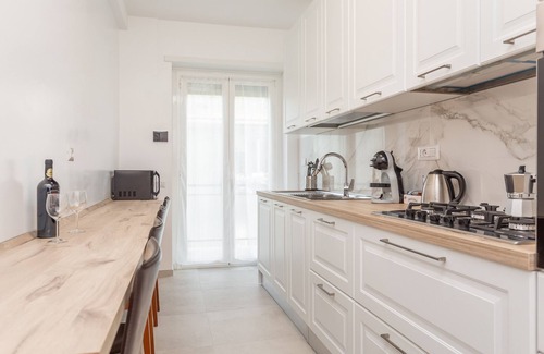 Aurelio Apartment | 2-Bedroom Retreat near Metro & Parks