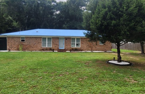 Milton Apartment | 2-bedroom Studio apartment in delightful Milton with WiFi, AC