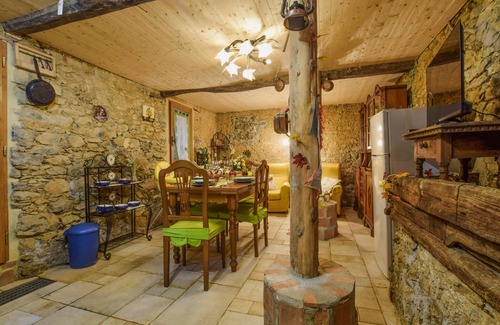 Camaiore House | 2 bedroom stunning home in Casoli
