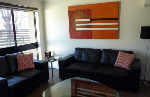 Bendigo Apartment | 2 Bedroom Unit Opposite Beautiful Lake Weeroona