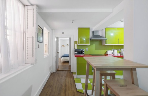 Camberwell Apartment | 2 Bedroom W/ensuites-sleeps 6, 20min to Citycentre