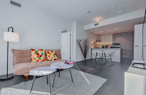 Richmond Apartment | 2 Bedrooms | 2 Baths | AC | Free WiFi & Parking