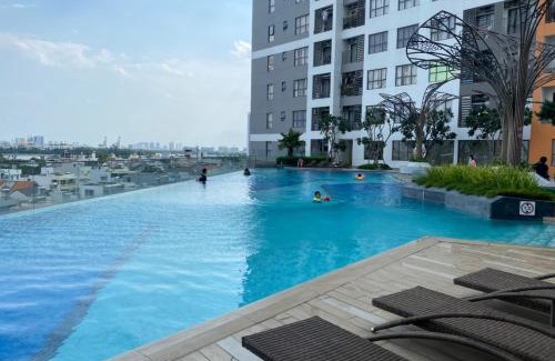 Thu Thiem Apartment | 2 Bedrooms At The Sun Avenue In The Center Of District 2 With Overflow Swimming Pool
