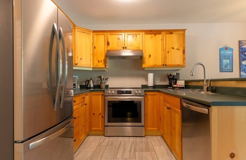 East Kootenay Condo | 2 Bedrooms l Sleeps 4 Adults l Private Hot Tub