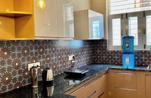 Bullawala Apartment | 2 BHK apt w Wifi/Couch & kitchen - Special Offer