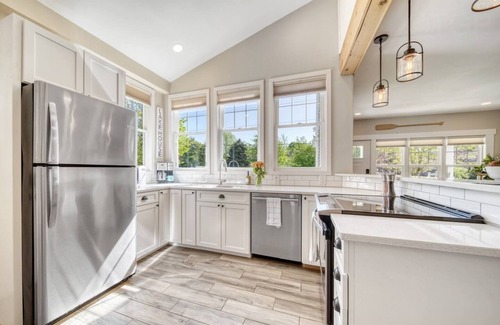 South Haven House | 2 blocks to beach, 1 block to kids park, fire pit