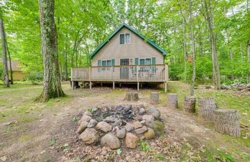 Higgins Lake House | 2 Blocks to Higgins Lake Family-Friendly Home