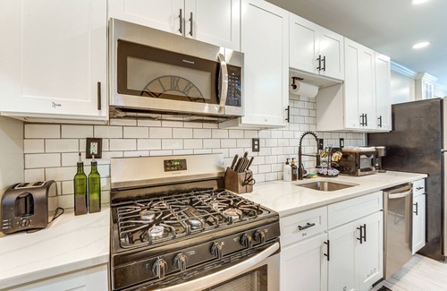 Canton House | 2 Blocks to Patterson Park: Urban Stay Near Eats