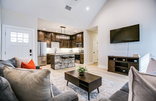 San Angelo House | 2 BR/2 BA Inn @ The Harte