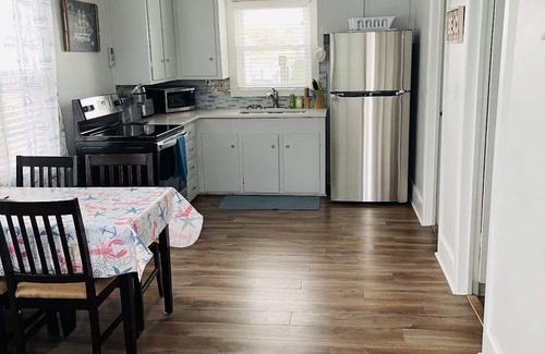 Snug Harbor Cottage | 2 BR East Matunuck cottage 7 min walk to beach, steps from Salt Pond