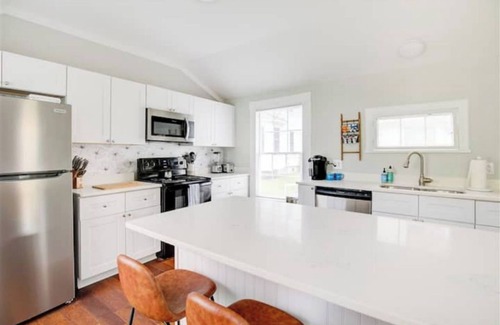 Gordonsville House | 2 BR retreat in the heart of historic Gordonsville -Walkable to many attractions