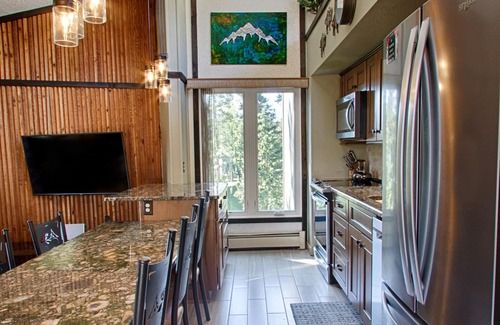 Peak 8 Condo | 2 BR Updated Condo-Mountain View! Excellent location, views & value!