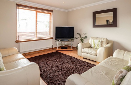 Marybank Cottage | 2 BRAEVIEW, pet friendly, with a garden in Beauly