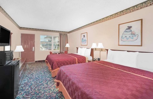 Pecos Hotel | 2 Comfortable Lodgings in Historic Pecos! Free Parking, Pool, Pets are Welcome!