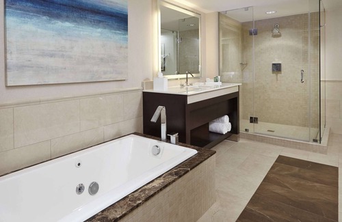 Old Town Alexandria House | 2 Connecting Suites at a 4⭐️ Hotel
