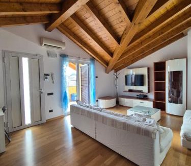 Cadrezzate House | 2' from Lake Monate 5' from Euratom, Wi-Fi