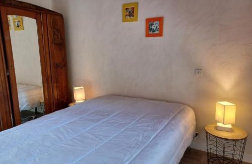 Murat-le-Quaire House | 2 hébergements différents un gîte avec 2 chambres et une chambre avec kitchenette