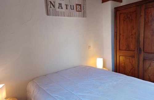 Murat-le-Quaire House | 2 hébergements différents un gîte avec 2 chambres et une chambre avec kitchenette