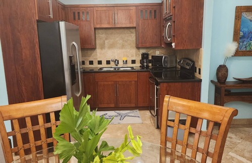 Antoneys Cay Apartment | 2 KING BEDROOMS, INCLUDES RESORT FEES & ONE AIRPORT TRANSFER!nnnn