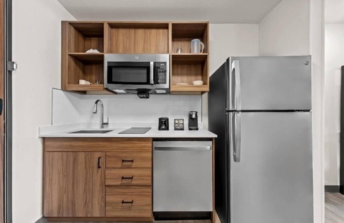 Brownsville Hotel | 2 King Suites w/Kitchen & Sofa