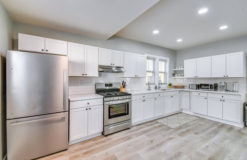 Syracuse Apartment | 2 Mi to Dtwn: Syracuse Gem w/Screened Porch