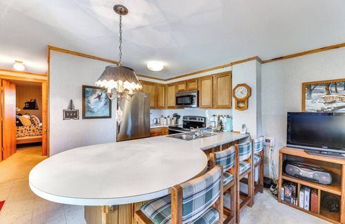 Snowshoe House | 2 Mi to Snowshoe Resort: Townhome w/Deck!
