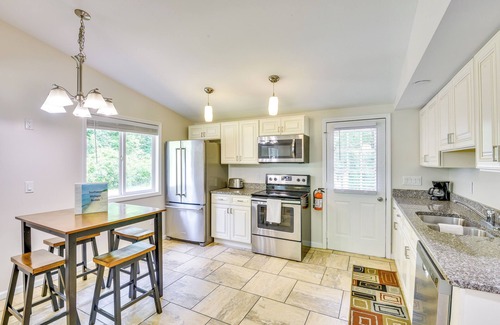 Shorewood-Tower Hills-Harbert Apartment | 2 Mi to Warren Dunes: Sawyer Apartment w/Deck!