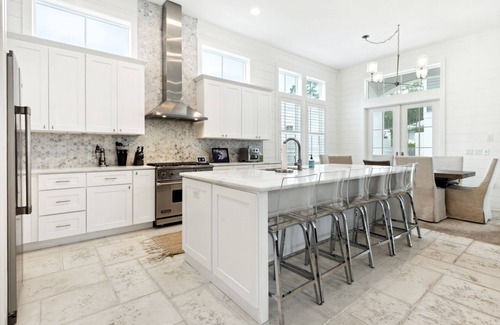 San Juan House | 2 Min from the Beach, Golf Cart, Private Pool, Carriage House, Bikes & Sleeps 14!