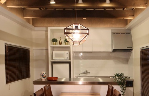 Konohana House | 2 minute walk from the nearest station 駅6 minutes by train to USJ and Umeda. A beautiful house just renovated.