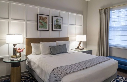 Downtown Portland Hotel | 2 Portland Lux Units: Spacious, Comfy & Prime Location | Iconic Stay w/City Flair
