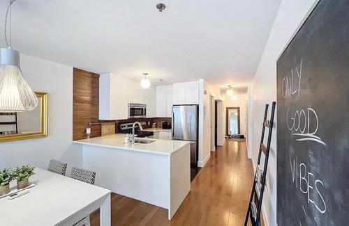 Pointe-Saint-Charles Apartment | 2 queen beds, private yard, balcony, near downtown /Charlevois metro station