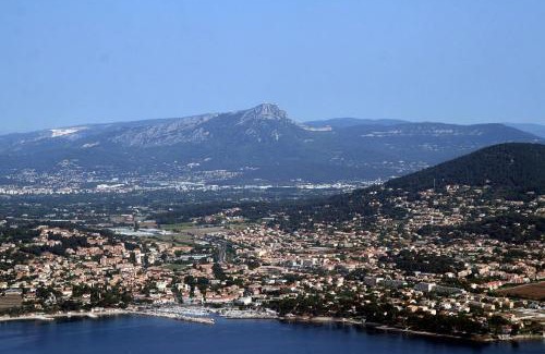 Carqueiranne Apartment | 2-room apartment with a magnificent view of the sea, in carqueiranne in the var, 12km from the isles de porquerolles boarding port – 2/4 people