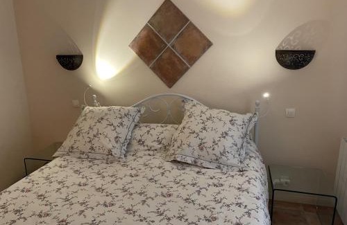 Carqueiranne Apartment | 2-room apartment with a magnificent view of the sea, in carqueiranne in the var, 12km from the isles de porquerolles boarding port – 2/4 people