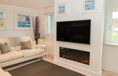 Dartmouth Apartment | 2 Sails