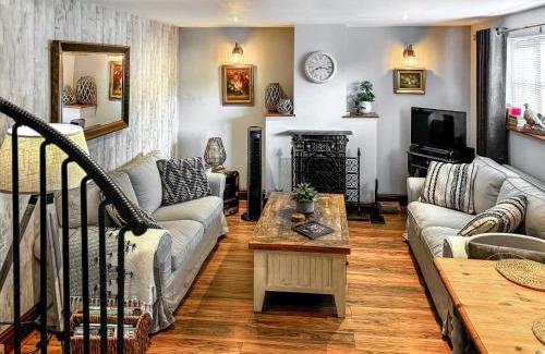 Blakeney House | 2 West Cottage