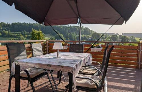 Betzweiler Apartment | 2 Zi Ferienwohnung mit schöner Aussicht und mit Balkon bis zu 5 Personen in Loßburg, Schwarzwald