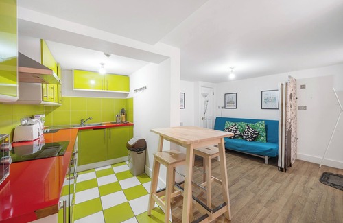 Camberwell Apartment | 20 min from city centre/2 bedrooms w/ensuite