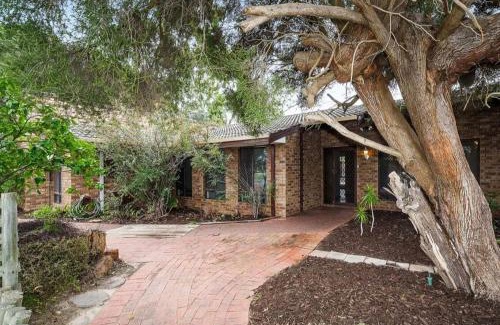 Booragoon House | 20 OFF Long Stay 4 Queen Bed House Near Uni City Swan River